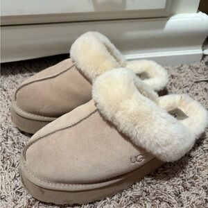 UGG Women's Cream and Tan platform Slippers